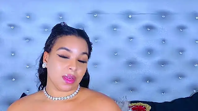 Snapshot of EileenBenzon chatting on April 29, 2026, 5:30 pm EileenBenzon online show from April 29, 2026, 5:30 pm