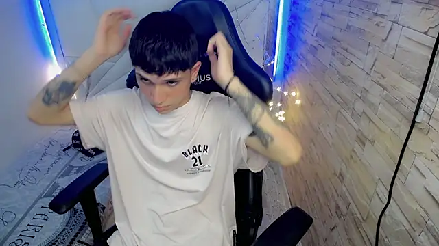 Brayan lopezz online show from December 5, 2024, 5:50 pm