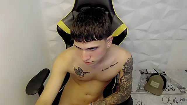 Brayan lopezz online show from January 25, 2025, 3:52 pm