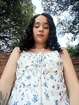 Snapshot of sweet_outdoor_charm chatting on February 14, 2026, 7:43 pm sweet outdoor charm online show from February 14, 2026, 7:43 pm