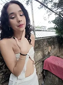 Snapshot of sweet_outdoor_charm chatting on February 15, 2026, 7:32 pm sweet outdoor charm online show from February 15, 2026, 7:32 pm