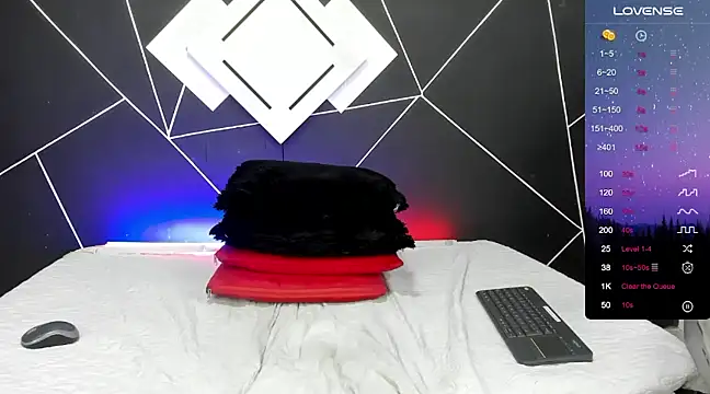 sofiakey online show from December 9, 2024, 4:12 am