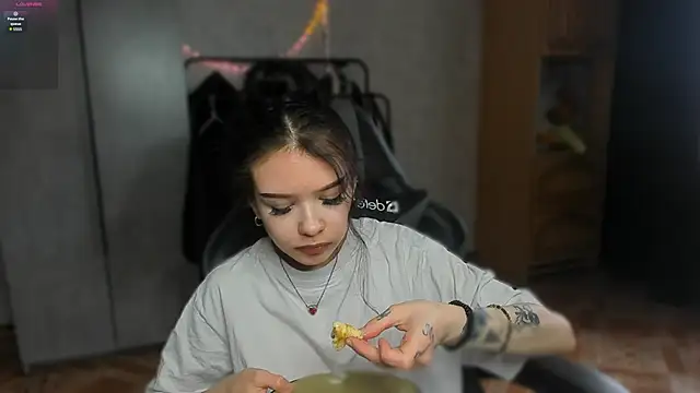 Snapshot of SweetyDeviliya chatting on April 9, 2026, 4:12 am SweetyDeviliya online show from April 9, 2026, 4:12 am
