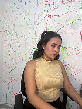 Snapshot of Rousse_blue chatting on March 11, 2025, 3:05 am Rousse blue online show from March 11, 2025, 3:05 am
