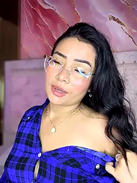 Snapshot of Rousse_blue chatting on September 18, 2025, 3:19 am Rousse blue online show from September 18, 2025, 3:19 am