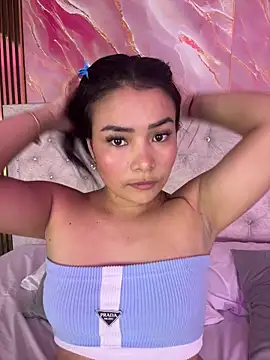 Snapshot of Rousse_blue chatting on November 26, 2025, 3:40 am Rousse blue online show from November 26, 2025, 3:40 am