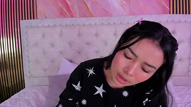 Snapshot of Rousse_blue chatting on December 4, 2025, 3:27 am Rousse blue online show from December 4, 2025, 3:27 am