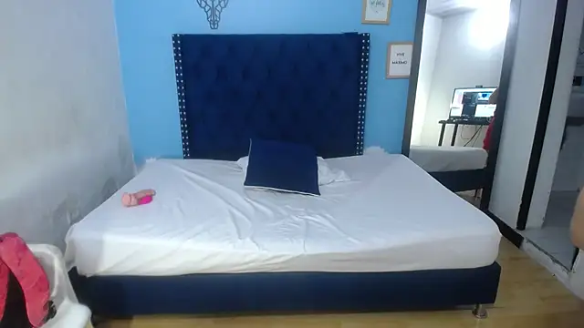 kinky redhead18 online show from November 19, 2025, 1:44 pm