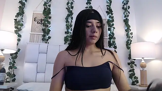 Snapshot of Kylie_golden chatting on December 10, 2024, 11:11 am Kylie golden online show from December 10, 2024, 11:11 am