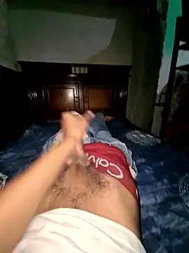 Snapshot of Reynold2608 chatting on January 8, 2026, 4:15 am Reynold2608 online show from January 8, 2026, 4:15 am