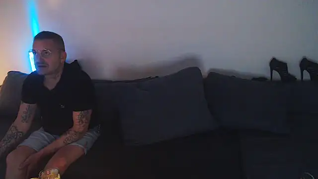 DevilsAngel13 online show from February 5, 2025, 10:44 pm