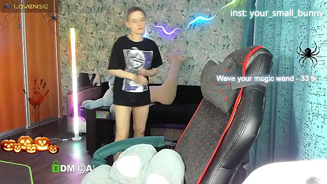 Your small bunny online show from November 2, 2025, 2:03 am