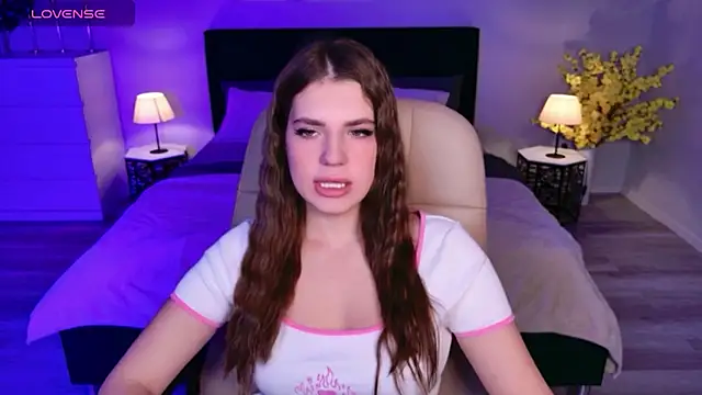 BellaSweetHeart online show from October 13, 2025, 6:24 am