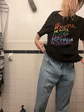 tallnerdyguy online show from October 14, 2025, 9:59 pm