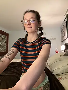 dreamteemergirl online show from November 18, 2025, 1:55 am