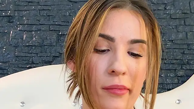 LaurynCopper online show from January 6, 2025, 12:13 pm