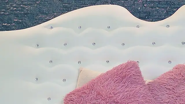 LaurynCopper online show from January 31, 2025, 9:48 am