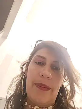 Snapshot of Alysson-- chatting on February 4, 2025, 2:32 pm Alysson-- online show from February 4, 2025, 2:32 pm