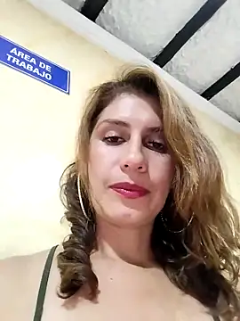 Snapshot of Alysson-- chatting on February 14, 2025, 7:33 pm Alysson-- online show from February 14, 2025, 7:33 pm