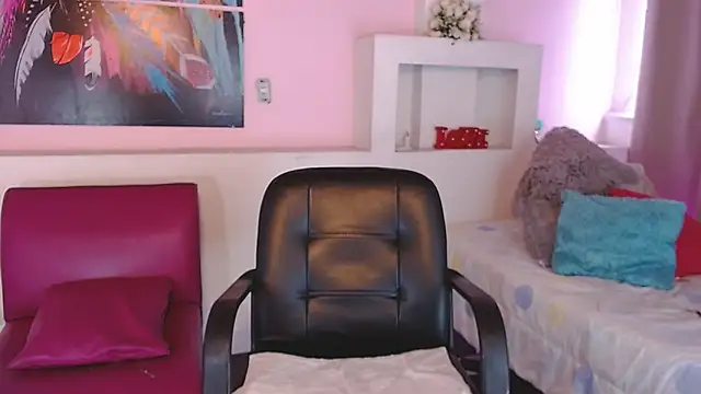 lunoxx  online show from February 5, 2025, 3:31 pm