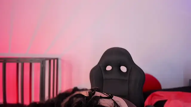 Snapshot of AmberiniHoffman chatting on January 12, 2026, 11:37 am AmberiniHoffman online show from January 12, 2026, 11:37 am