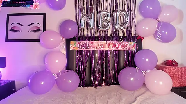 Khenta Michells online show from December 23, 2025, 10:35 am