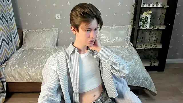 Snapshot of AndrewwCarter2 chatting on December 20, 2025, 7:43 pm AndrewwCarter2 online show from December 20, 2025, 7:43 pm