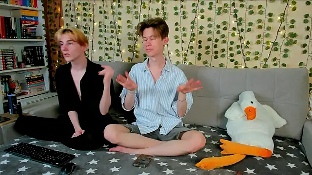 Snapshot of AndrewwCarter2 chatting on March 5, 2026, 8:27 pm AndrewwCarter2 online show from March 5, 2026, 8:27 pm