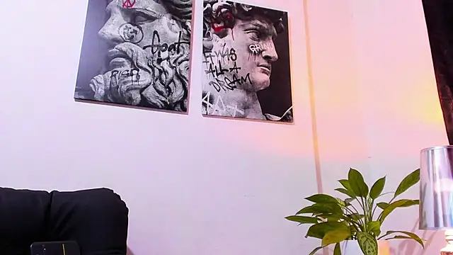 CruzVega online show from October 5, 2025, 12:42 am