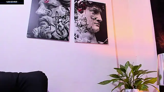 CruzVega online show from November 14, 2025, 12:09 am