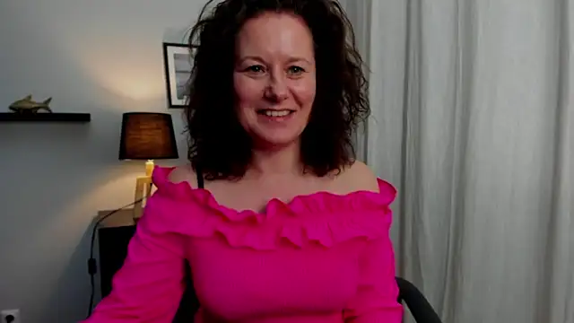 Snapshot of OLIVIA_lux chatting on February 11, 2025, 5:18 pm OLIVIA lux online show from February 11, 2025, 5:18 pm