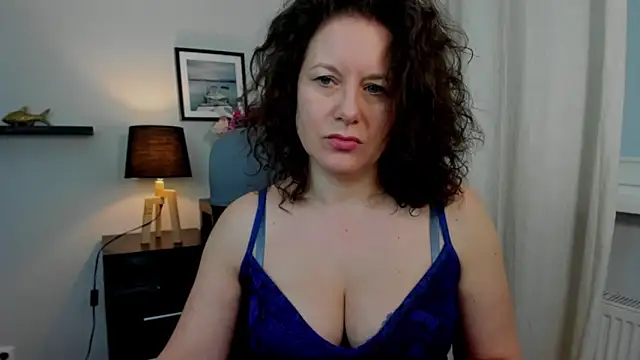 Snapshot of OLIVIA_lux chatting on February 12, 2025, 6:40 am OLIVIA lux online show from February 12, 2025, 6:40 am