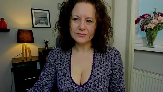 Snapshot of OLIVIA_lux chatting on February 20, 2025, 6:39 am OLIVIA lux online show from February 20, 2025, 6:39 am