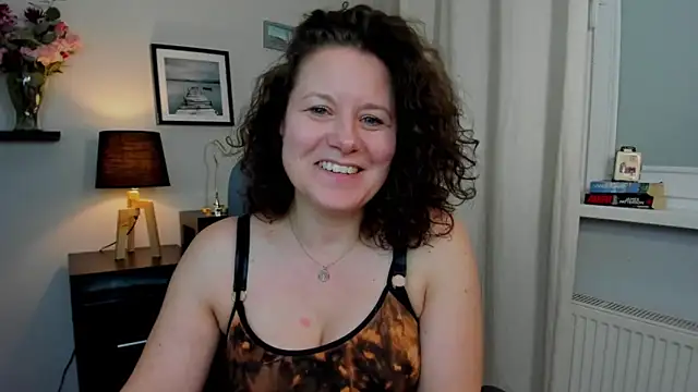 Snapshot of OLIVIA_lux chatting on February 23, 2025, 7:33 am OLIVIA lux online show from February 23, 2025, 7:33 am