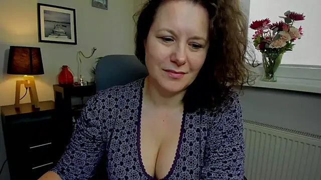 Snapshot of OLIVIA_lux chatting on February 25, 2025, 10:04 am OLIVIA lux online show from February 25, 2025, 10:04 am