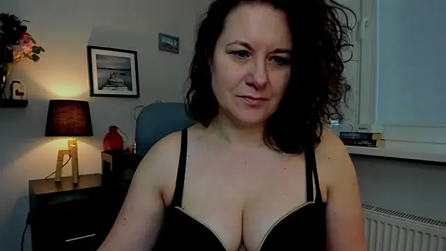 Snapshot of OLIVIA_lux chatting on March 12, 2025, 6:51 am OLIVIA lux online show from March 12, 2025, 6:51 am