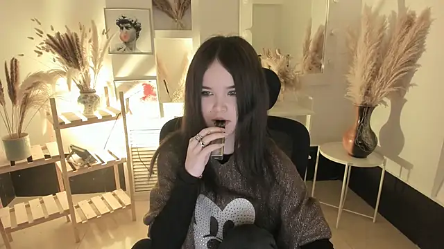 Elainebeness online show from November 7, 2025, 7:47 pm