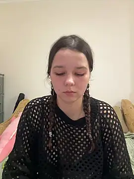 PoppyRobinson online show from January 13, 2025, 6:38 pm