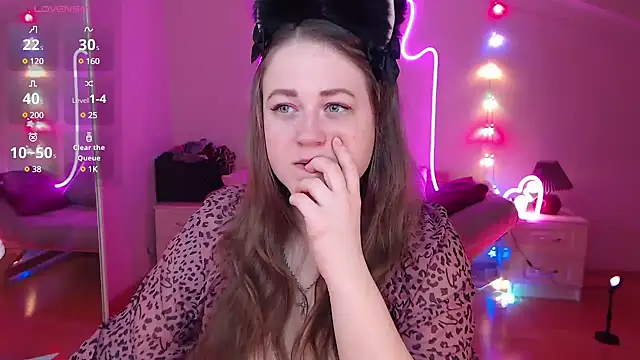 Snapshot of LizzyShine chatting on January 22, 2025, 5:38 pm LizzyShine online show from January 22, 2025, 5:38 pm