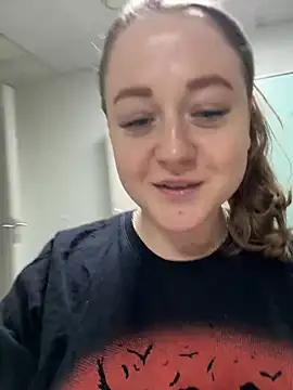 Snapshot of LizzyShine chatting on March 18, 2025, 11:08 am LizzyShine online show from March 18, 2025, 11:08 am