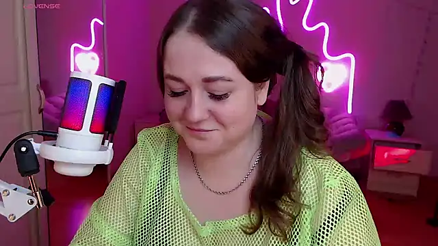 Snapshot of LizzyShine chatting on March 21, 2025, 11:01 pm LizzyShine online show from March 21, 2025, 11:01 pm