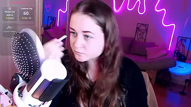 Snapshot of LizzyShine chatting on September 21, 2025, 4:30 pm LizzyShine online show from September 21, 2025, 4:30 pm