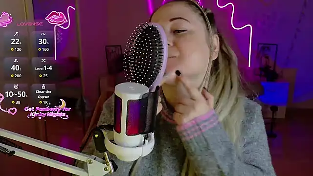 LizzyShine online show from December 21, 2025, 4:47 pm