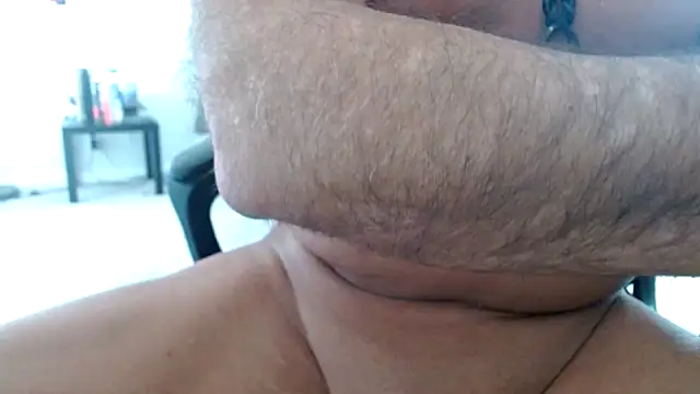 Snapshot of GirthBullger4You chatting on March 13, 2025, 8:54 pm GirthBullger4You online show from March 13, 2025, 8:54 pm