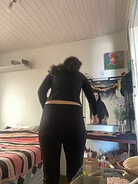 Snapshot of magalunabb chatting on September 24, 2025, 3:04 pm magalunabb online show from September 24, 2025, 3:04 pm