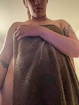 Miss oliviaa online show from February 18, 2026, 6:48 pm