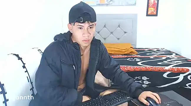 Snapshot of logannth chatting on January 6, 2025, 9:43 pm logannth online show from January 6, 2025, 9:43 pm