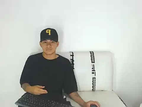 Snapshot of logannth chatting on February 3, 2025, 8:35 am logannth online show from February 3, 2025, 8:35 am