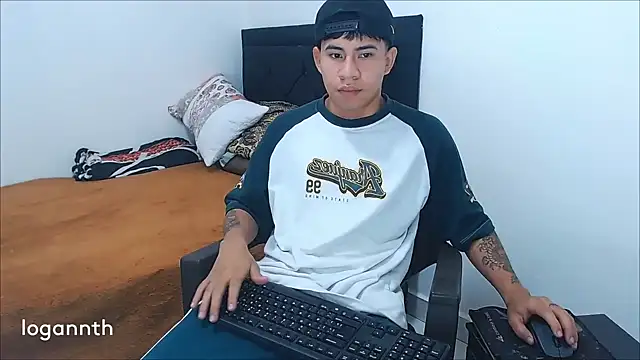 Snapshot of logannth chatting on February 14, 2025, 4:41 pm logannth online show from February 14, 2025, 4:41 pm