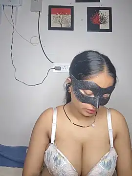 bigtitsqueen online show from May 22, 2026, 3:24 am